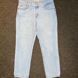 Sz.31*Levi's*Cropped Boyfriend Jeans--Light Wash--Mid-Rise--Zip-Fly